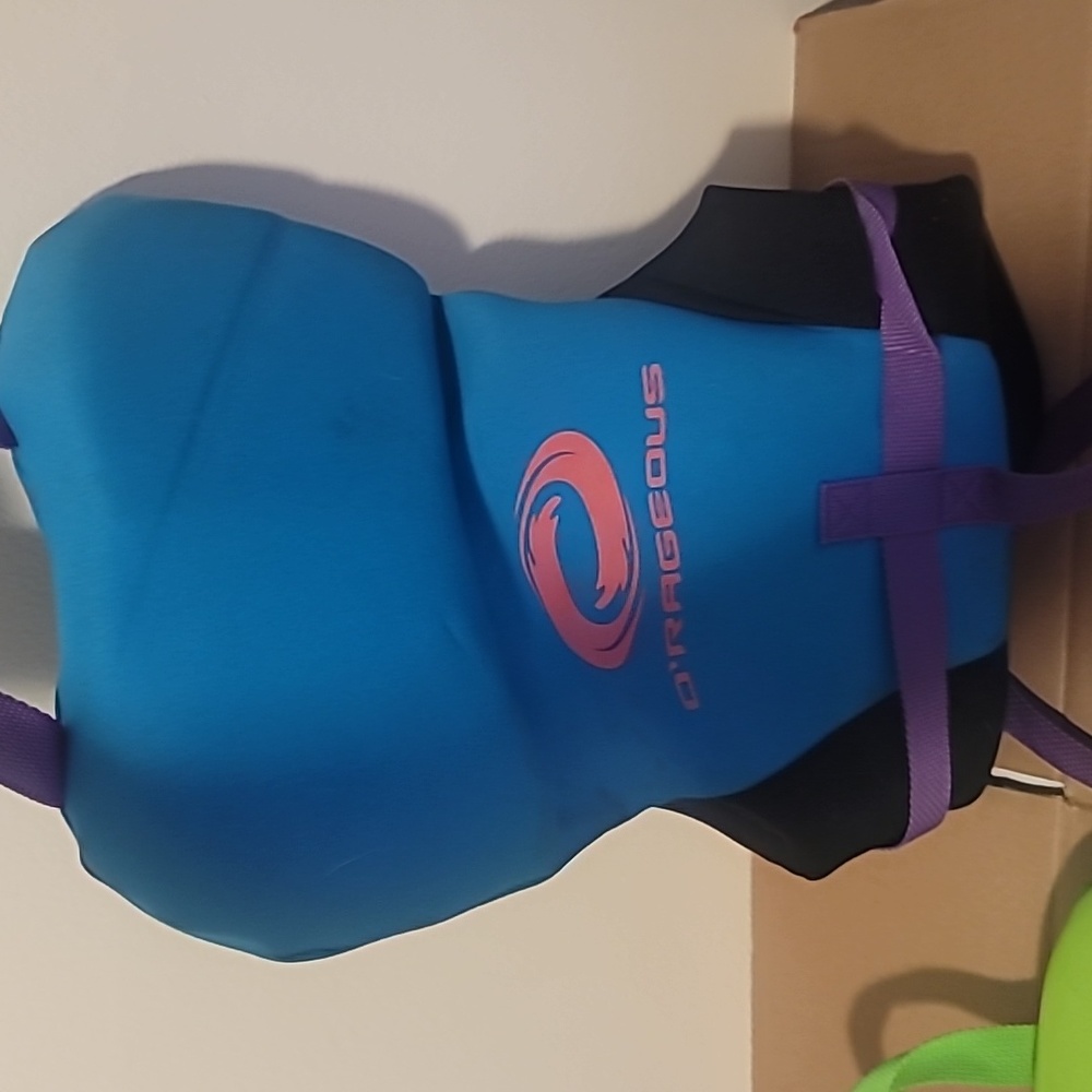 Infant life jacket - Picture 2 of 2